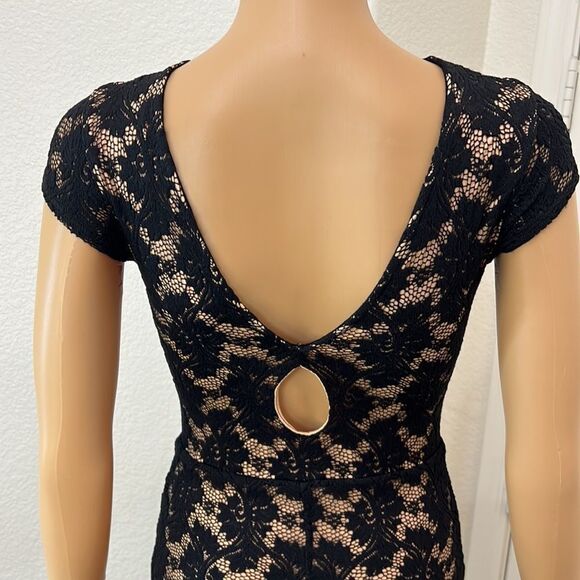 Nightcap Size 1 Black Dress Maxi Boatneck Floral Lace Keyhole & Slit Back Lined - Picture 8 of 16